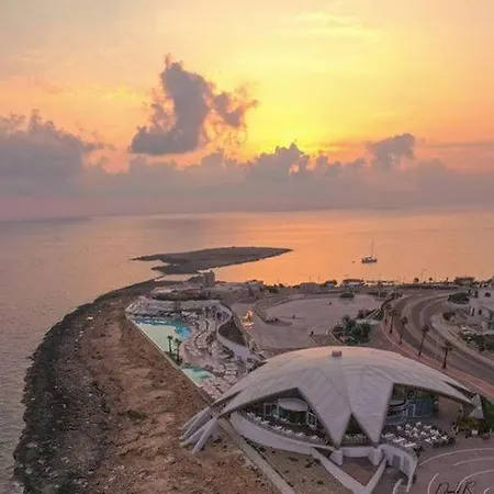 Sea View The Terraces Large 3 Bedroom Beachfront Apartament St. Paul's Bay